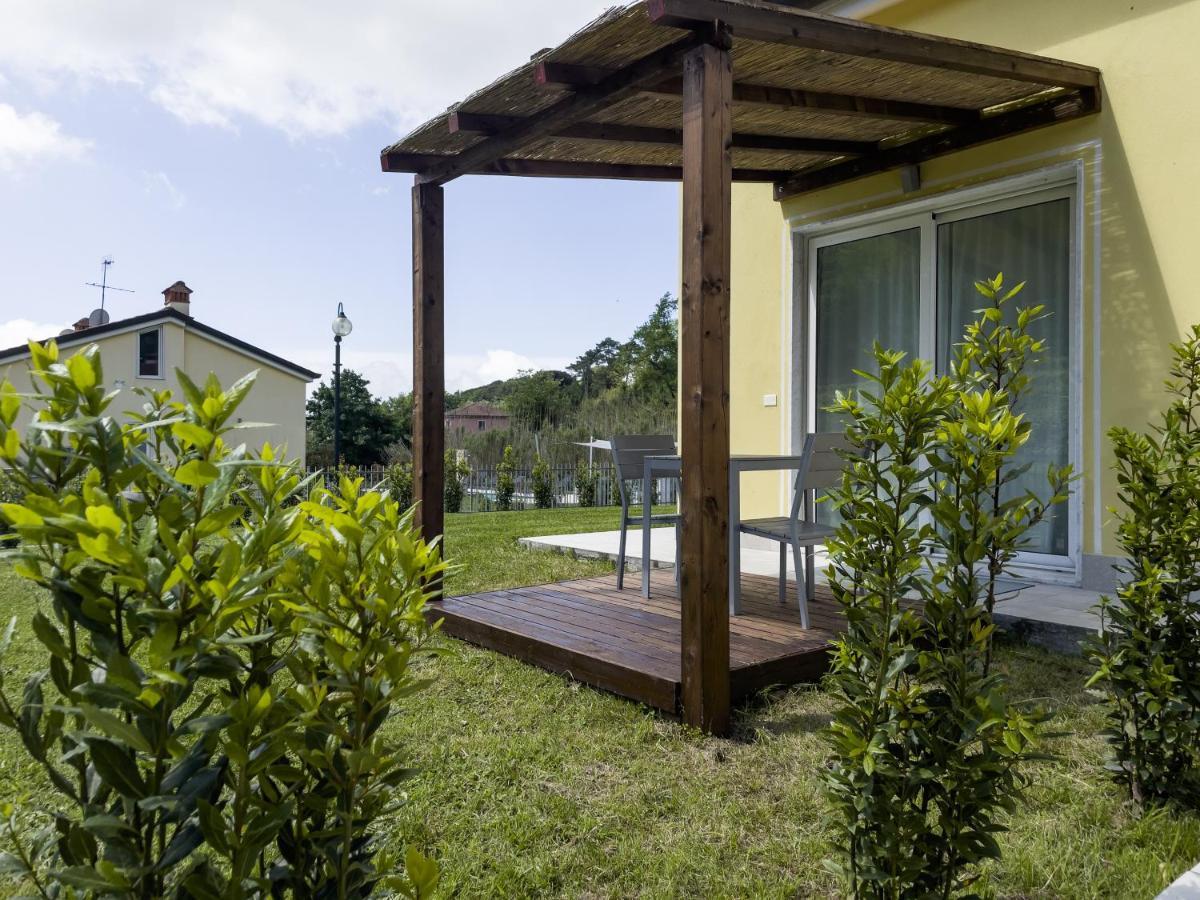 Le Village Sarzana Luaran gambar