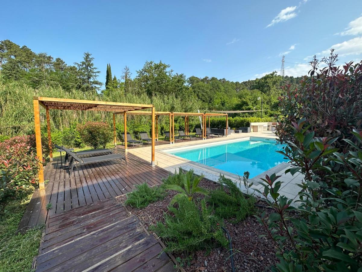 Le Village Sarzana Luaran gambar