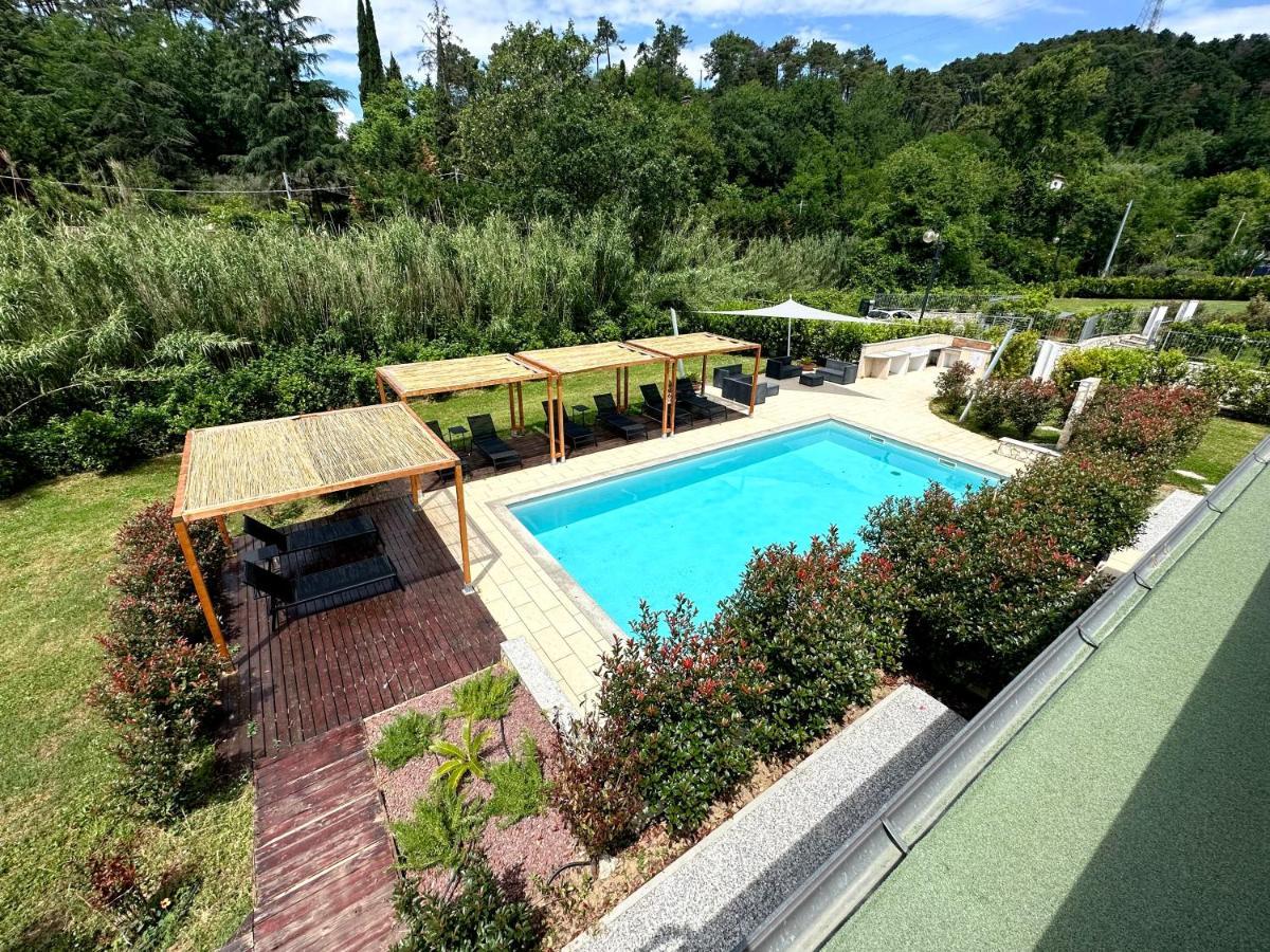 Le Village Sarzana Luaran gambar