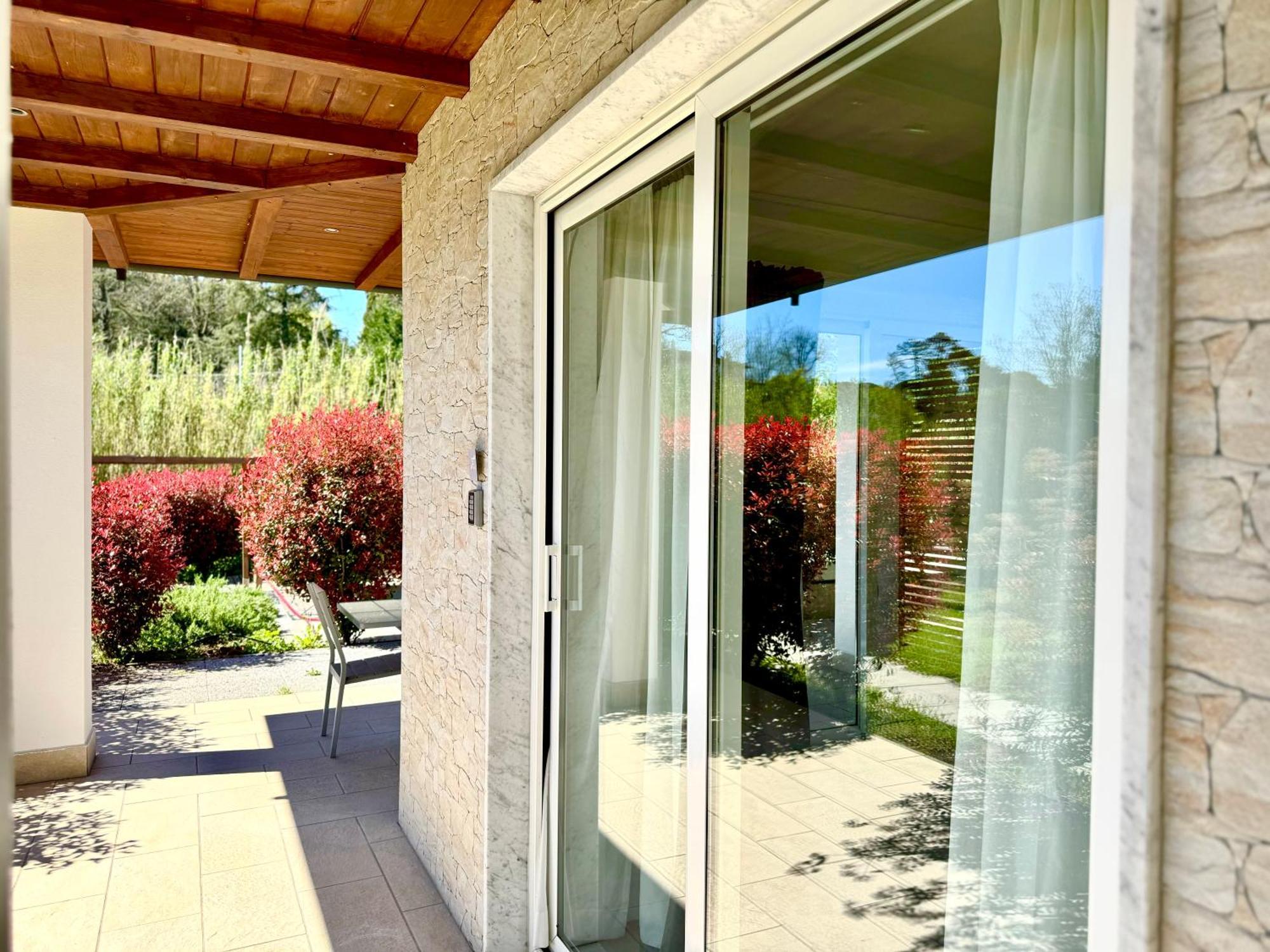 Le Village Sarzana Luaran gambar