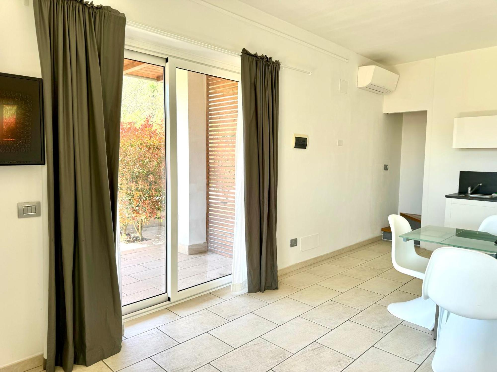 Le Village Sarzana Luaran gambar