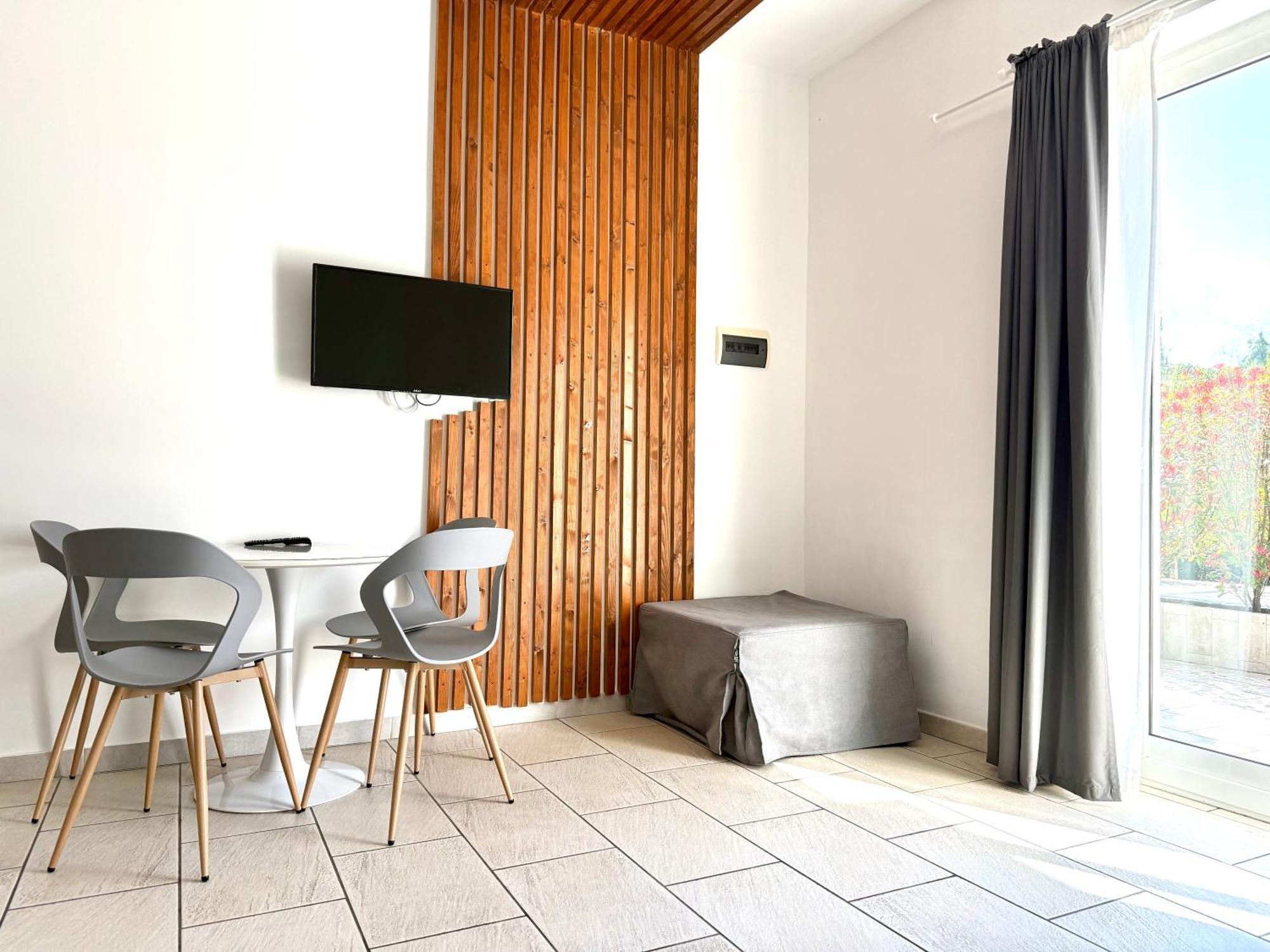 Le Village Sarzana Luaran gambar
